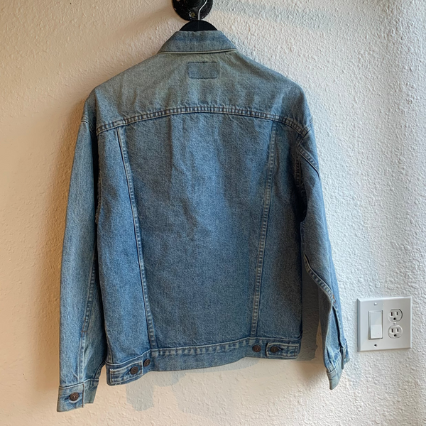 VTG 90's Levi's Light wash denim jacket #058
